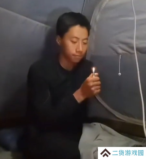 博主骑行途中收养猫咪 两个月涨粉百万一切竟早已命中注定
