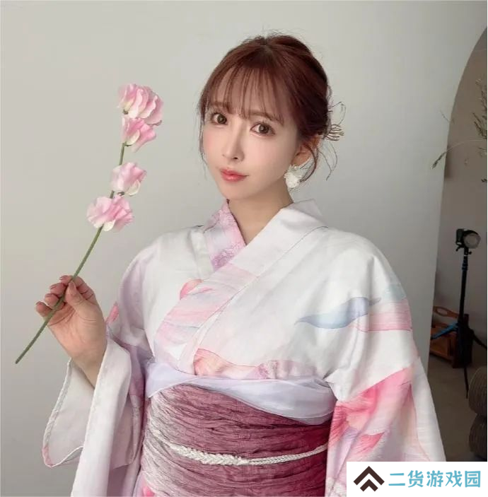 世界NO.2喷喷高玩，消失五年，下海成为顶级牛郎
